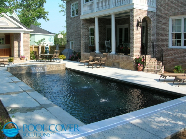 Hollywood SC Safety Pool Cover with Water Features