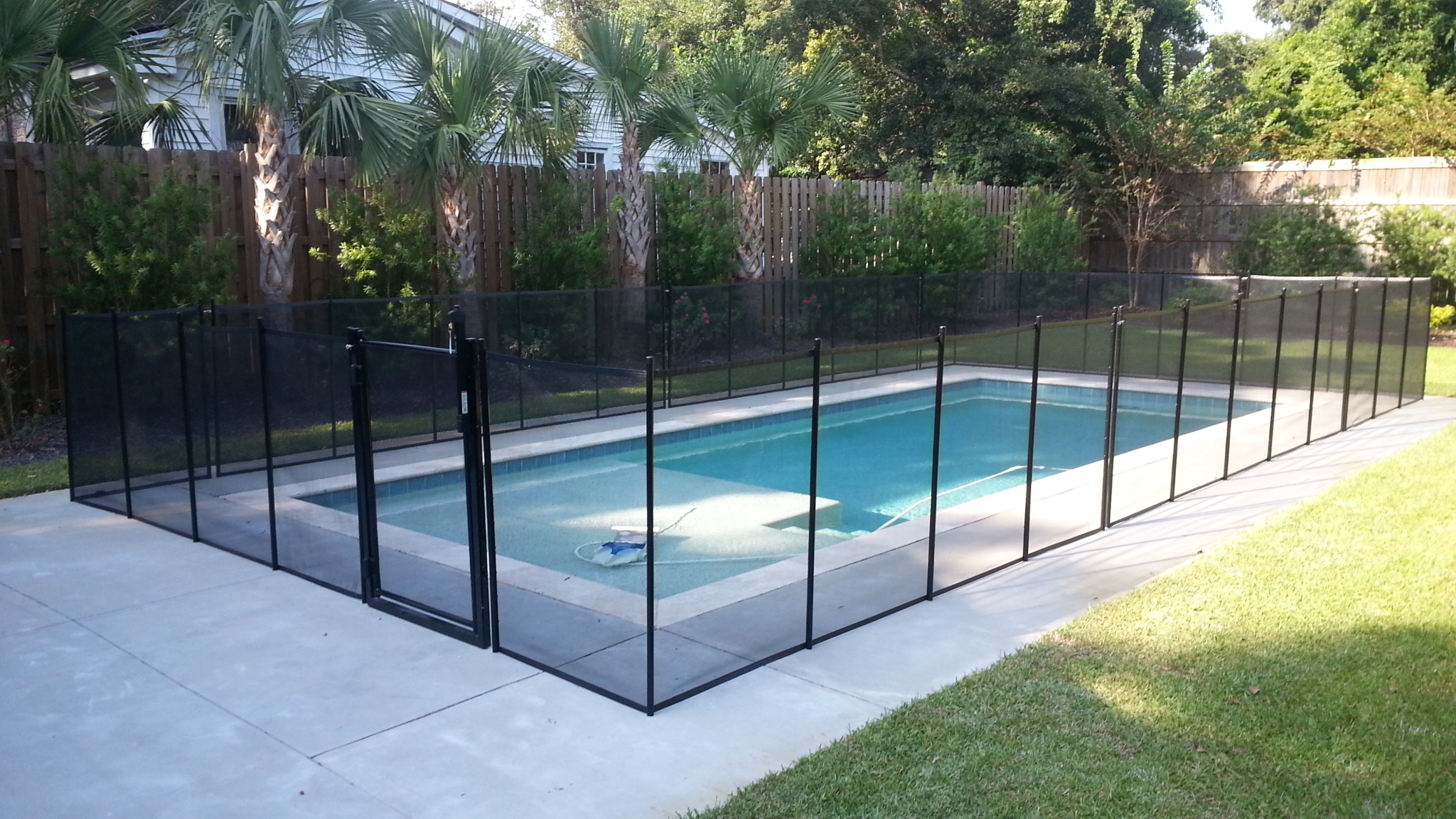 Linear Rectangular Shaped Pool Mesh Fence